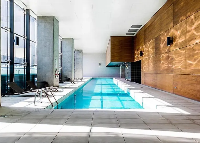 Comfy 2Br Apt Near Southern Cross With City Views