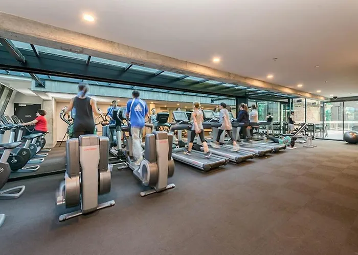 Comfy 2Br Apt Near Southern Cross With City Views