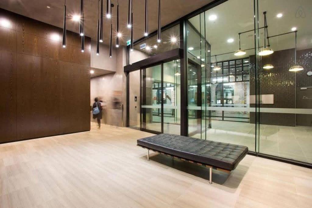 Comfy 2br Near Southern Cross With Views *