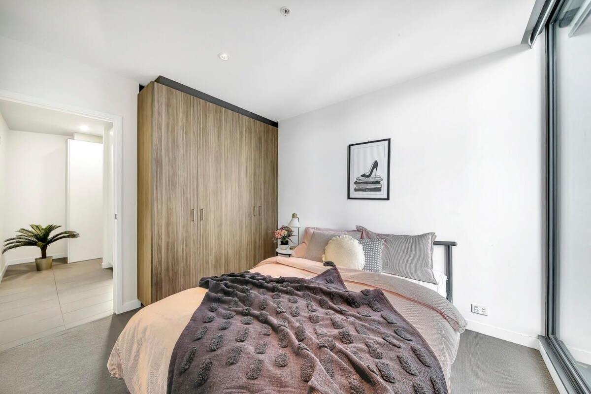 Comfy 2br Near Southern Cross With Views Melbourne