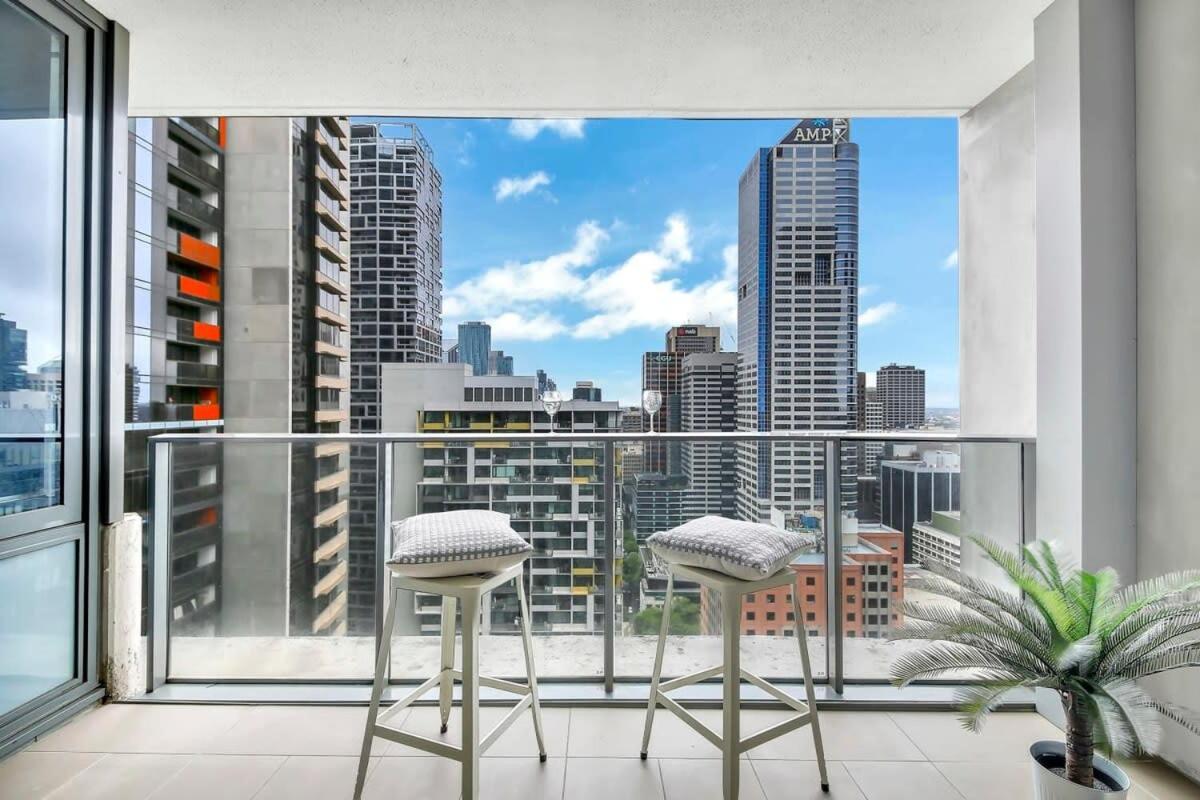 Comfy 2br Near Southern Cross With Views